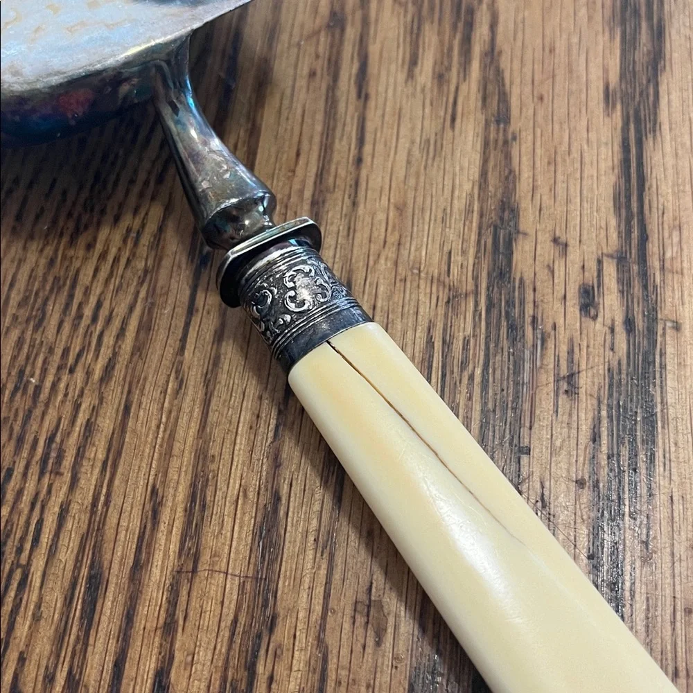 Vintage Silver and Cream crumb scraper